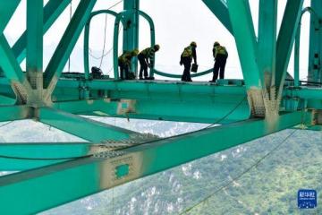 '600米高空，为第一高桥建空中游廊